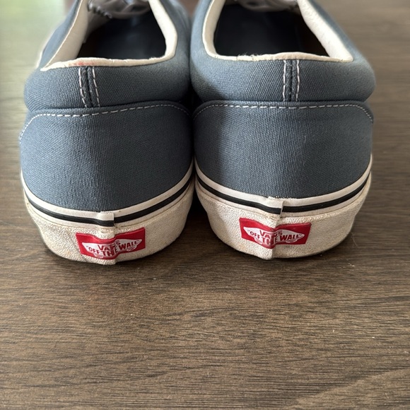 Vans - Picture 5 of 7